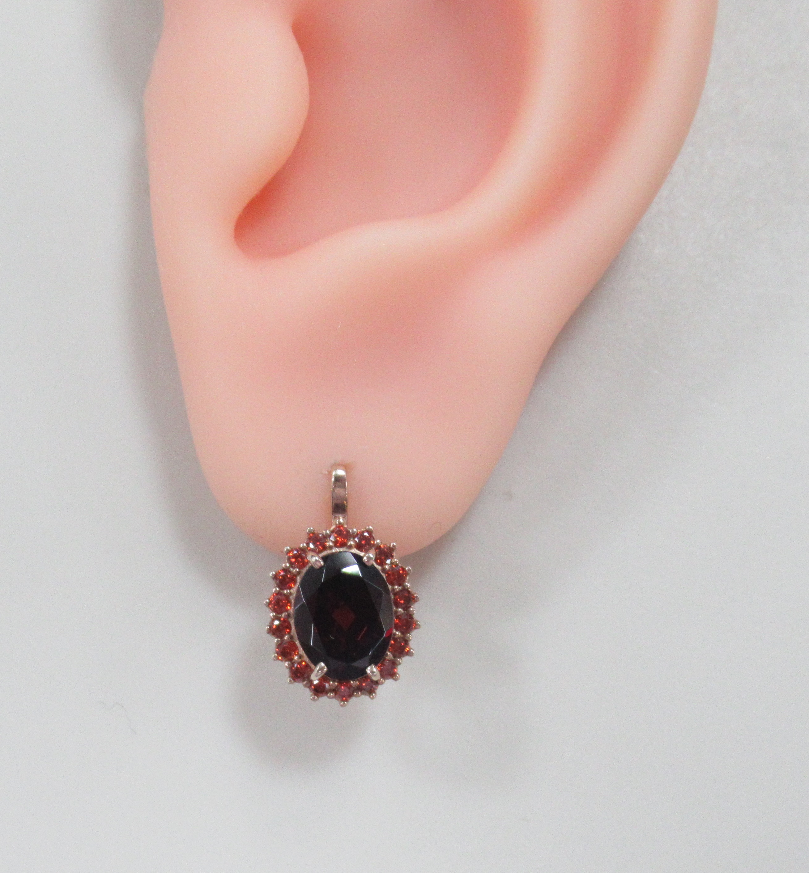Серебряные серьги с гранатами